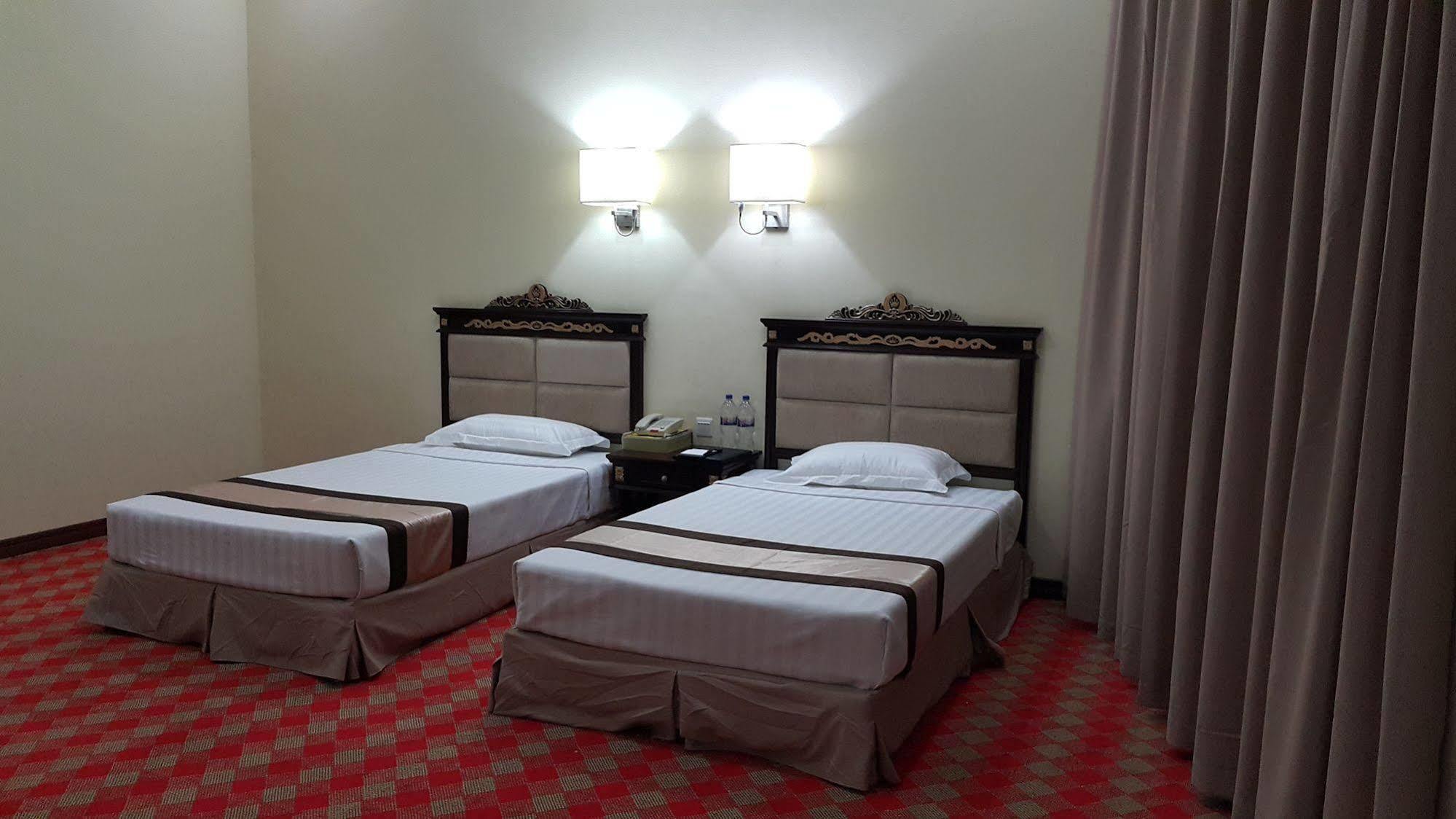 Sky Man Hotel Gyogon Bagian luar foto