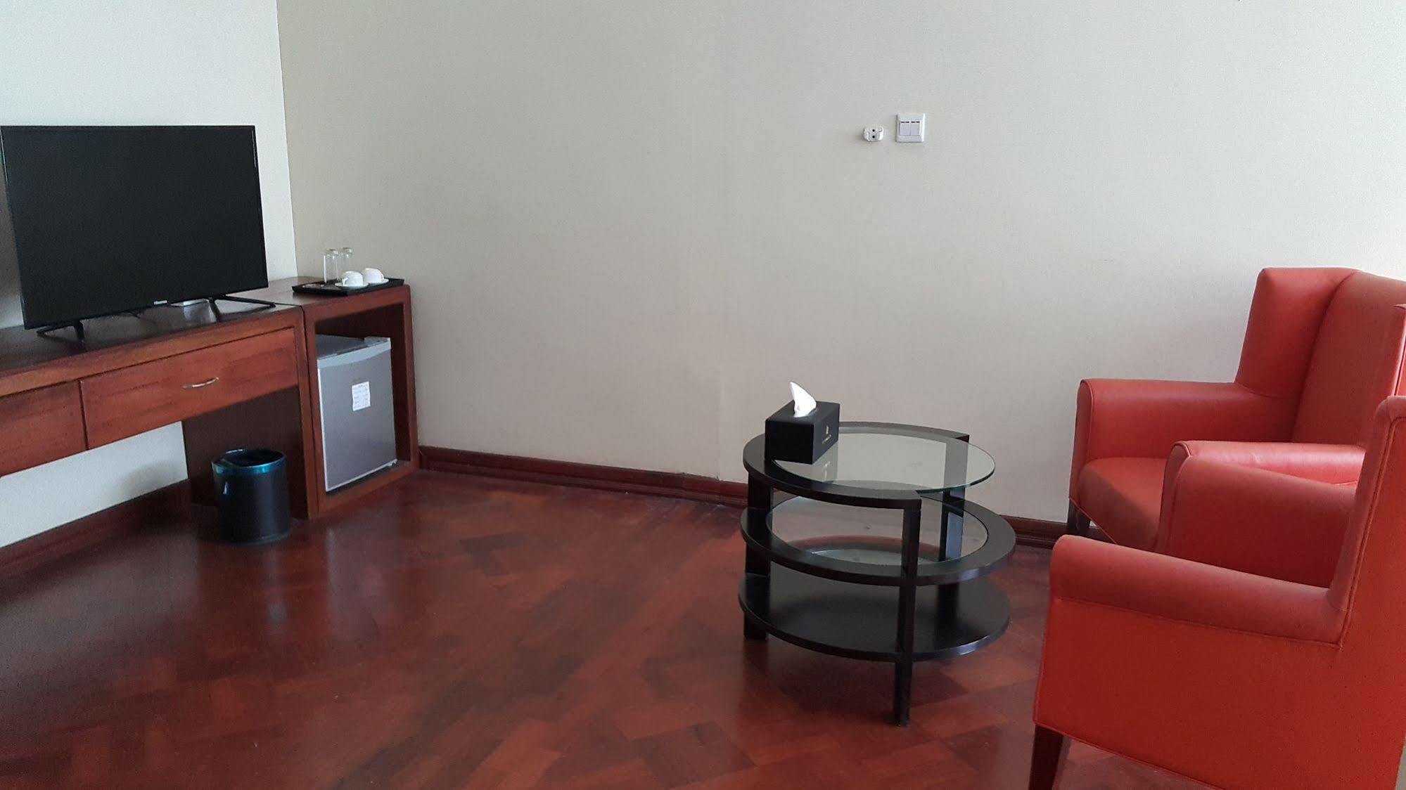 Sky Man Hotel Gyogon Bagian luar foto
