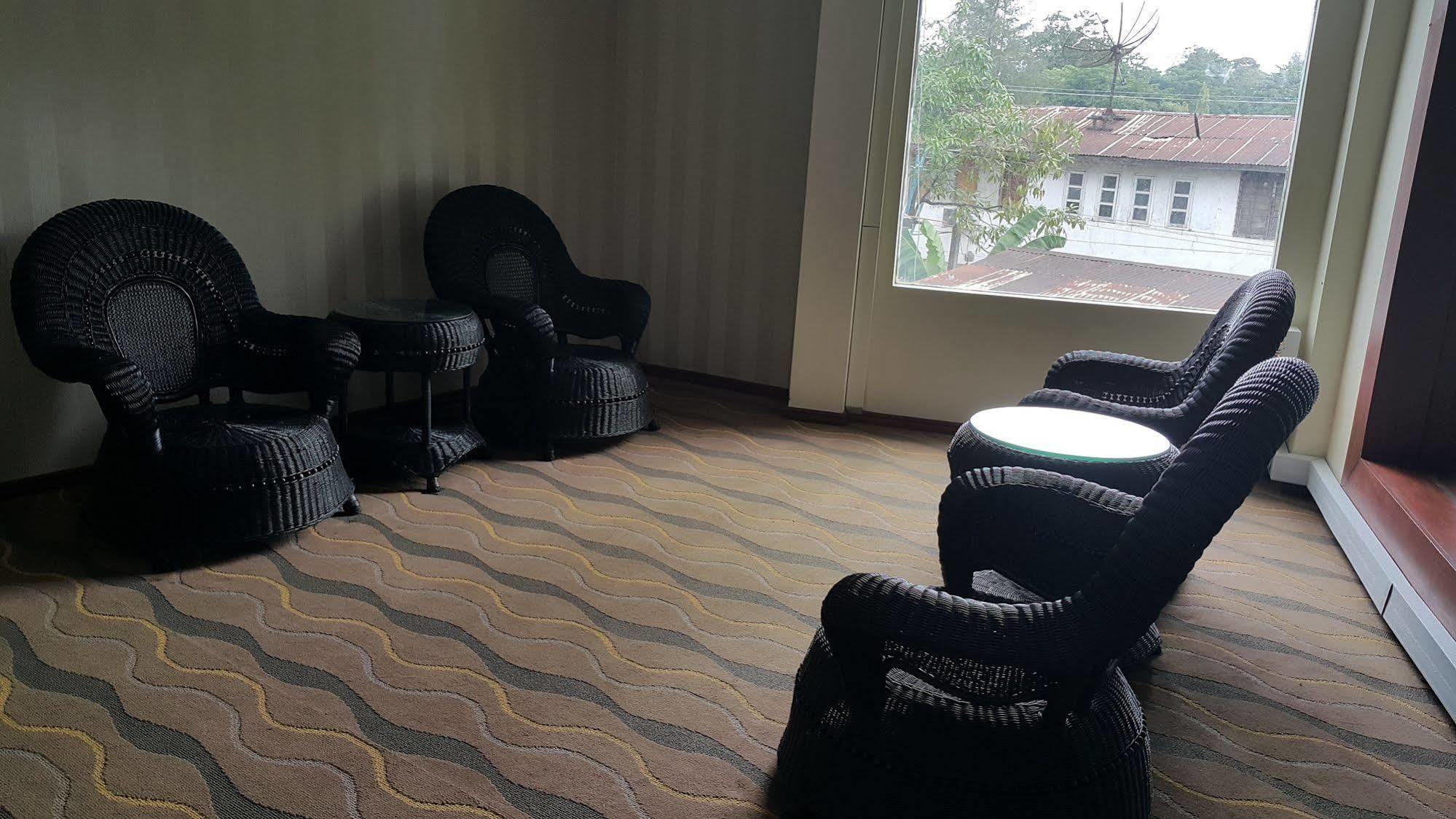Sky Man Hotel Gyogon Bagian luar foto